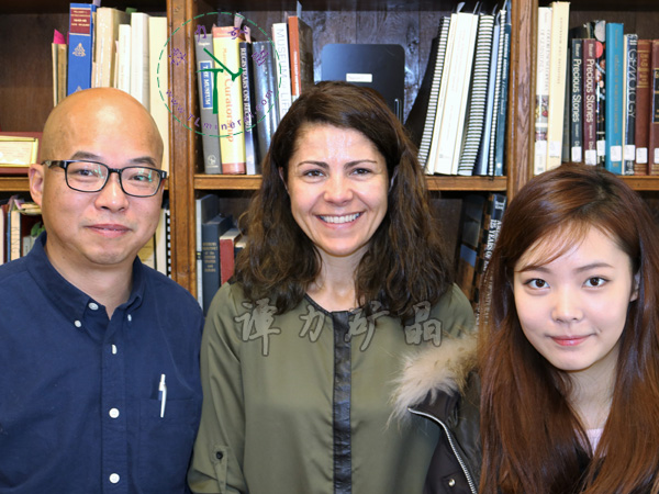 哈佛大學(xué)礦物博物館館長(zhǎng)（中）Raquel-Alonso-Perez拉奎爾·阿隆索·佩雷斯，譚力（左），譚格格（右）